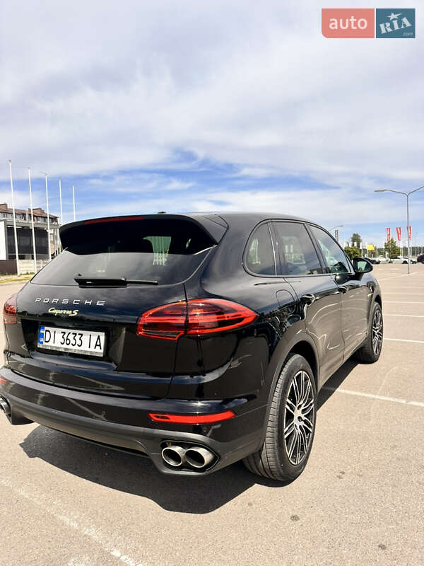 Внедорожник / Кроссовер Porsche Cayenne 2016 в Киеве