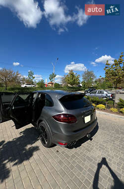 Внедорожник / Кроссовер Porsche Cayenne 2014 в 