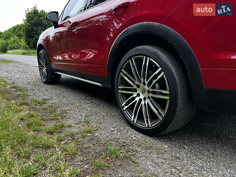 Внедорожник / Кроссовер Porsche Cayenne 2014 в Киеве