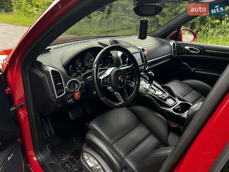 Внедорожник / Кроссовер Porsche Cayenne 2014 в Киеве