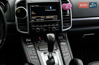 Внедорожник / Кроссовер Porsche Cayenne 2014 в 