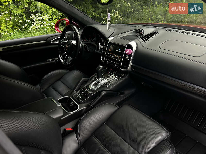 Внедорожник / Кроссовер Porsche Cayenne 2014 в Киеве