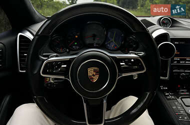 Внедорожник / Кроссовер Porsche Cayenne 2014 в 