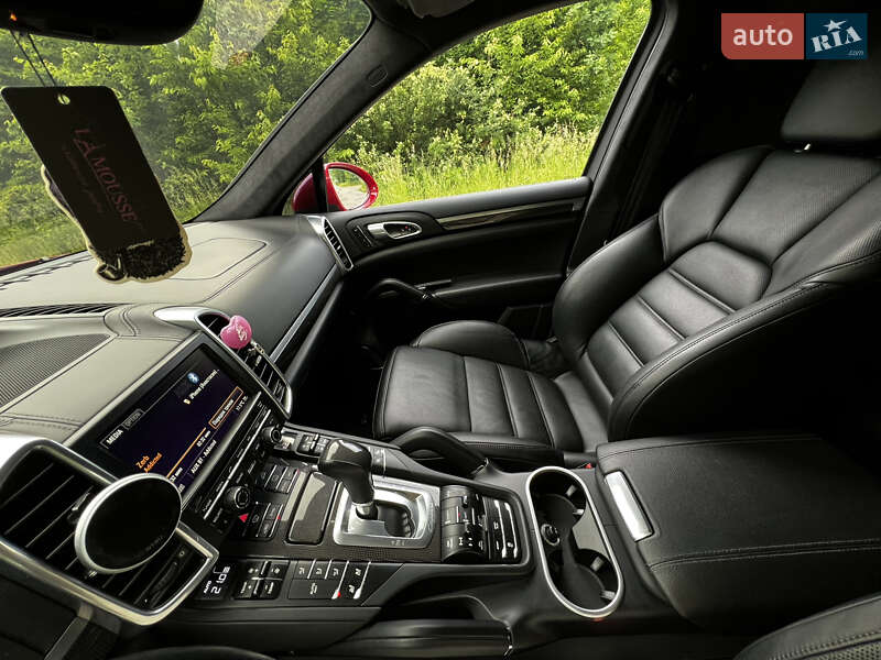 Внедорожник / Кроссовер Porsche Cayenne 2014 в Киеве