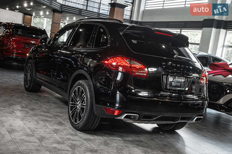 Внедорожник / Кроссовер Porsche Cayenne 2013 в Одессе