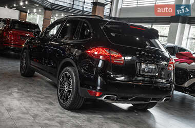 Внедорожник / Кроссовер Porsche Cayenne 2013 в 