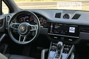 Внедорожник / Кроссовер Porsche Cayenne 2018 в 