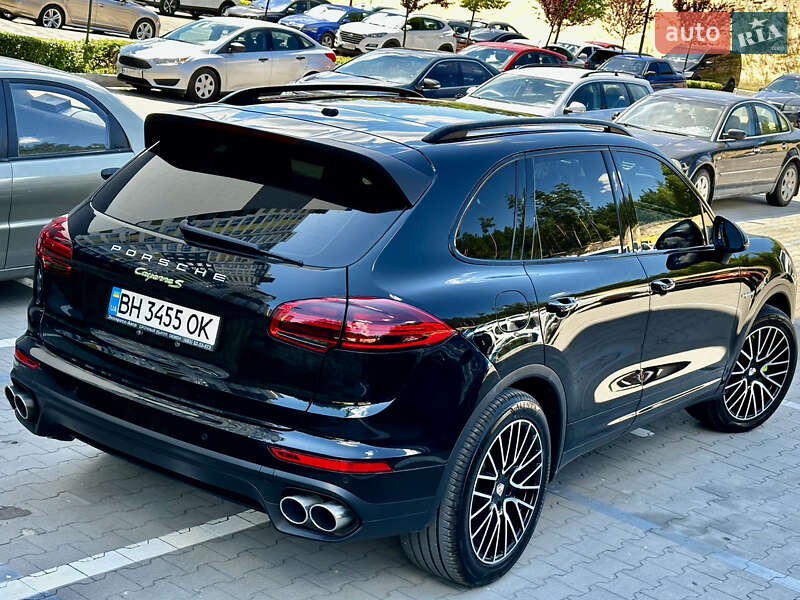 Внедорожник / Кроссовер Porsche Cayenne 2015 в Киеве