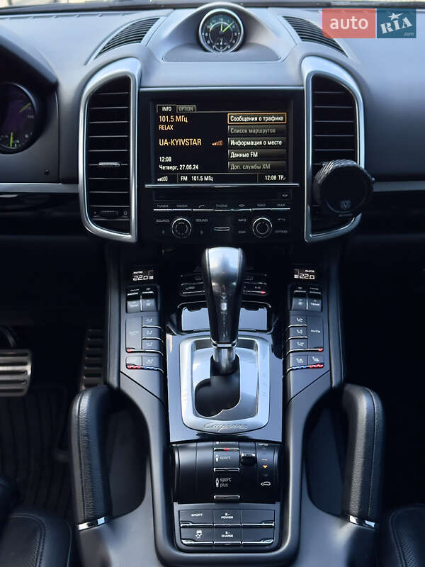 Внедорожник / Кроссовер Porsche Cayenne 2015 в Киеве