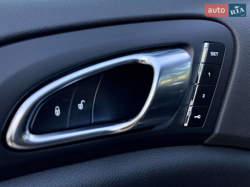 Внедорожник / Кроссовер Porsche Cayenne 2015 в Киеве