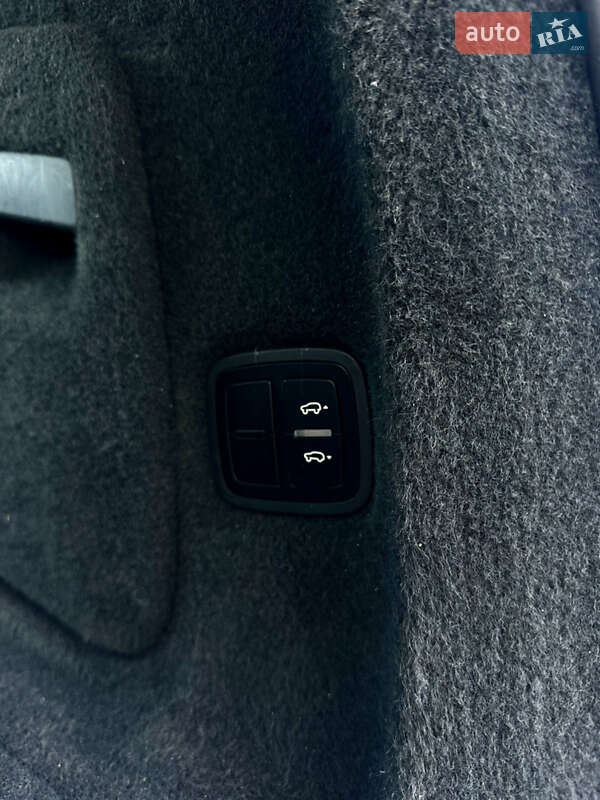 Внедорожник / Кроссовер Porsche Cayenne 2015 в Киеве