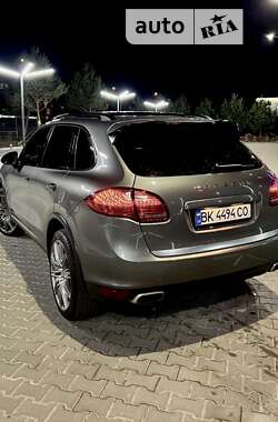 Внедорожник / Кроссовер Porsche Cayenne 2013 в 