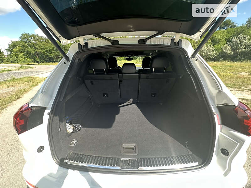 Внедорожник / Кроссовер Porsche Cayenne 2016 в Днепре