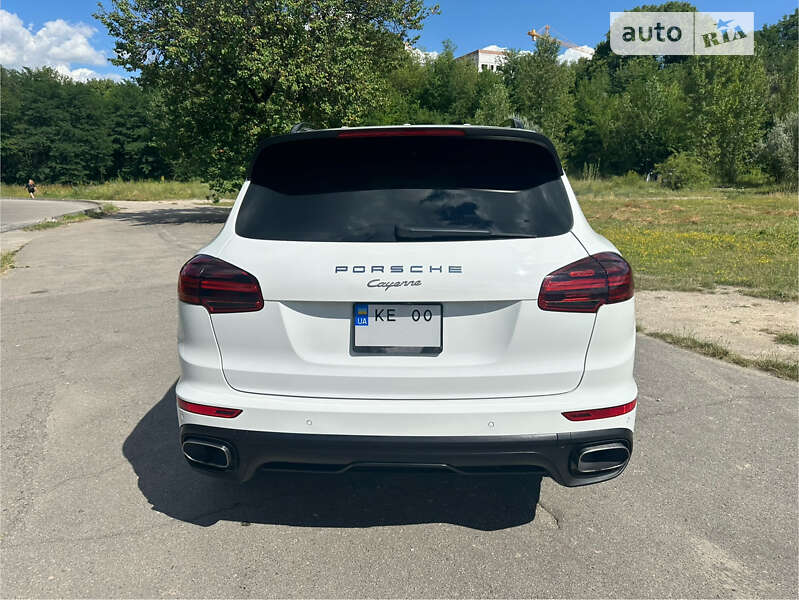 Внедорожник / Кроссовер Porsche Cayenne 2016 в Днепре