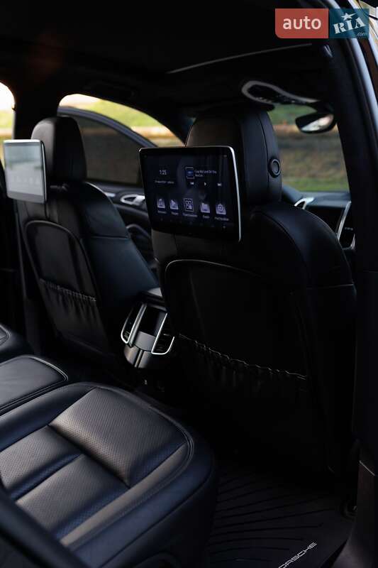 Внедорожник / Кроссовер Porsche Cayenne 2015 в Черновцах