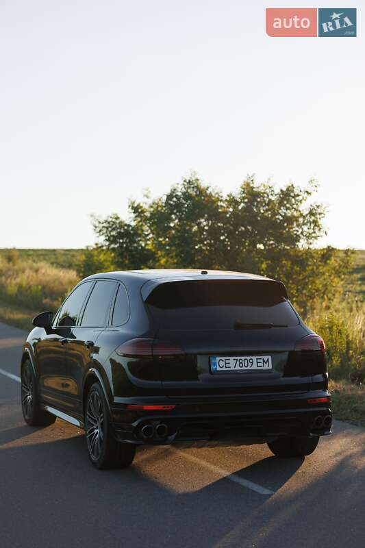 Внедорожник / Кроссовер Porsche Cayenne 2015 в Черновцах
