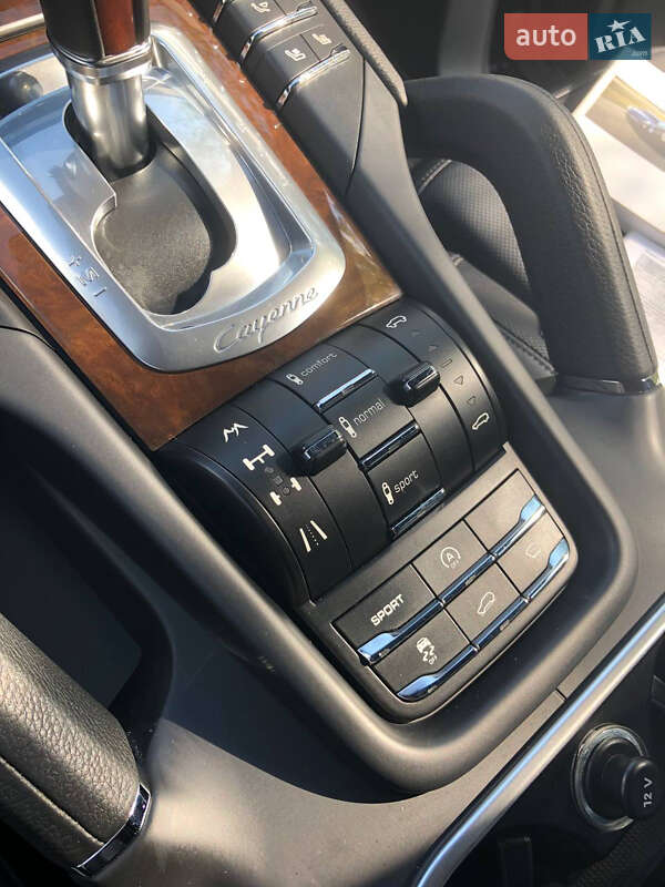 Позашляховик / Кросовер Porsche Cayenne 2011 в Львові