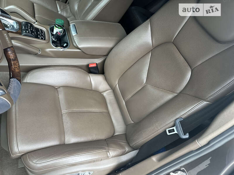 Внедорожник / Кроссовер Porsche Cayenne 2012 в Луцке