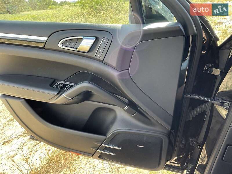 Внедорожник / Кроссовер Porsche Cayenne 2013 в Днепре