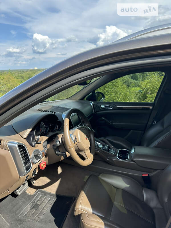 Внедорожник / Кроссовер Porsche Cayenne 2011 в Киеве