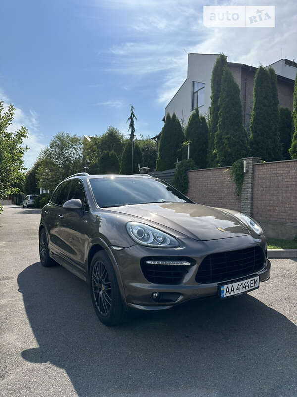 Внедорожник / Кроссовер Porsche Cayenne 2011 в Киеве