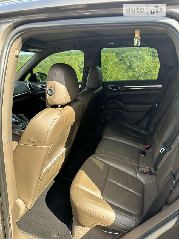 Внедорожник / Кроссовер Porsche Cayenne 2011 в Киеве