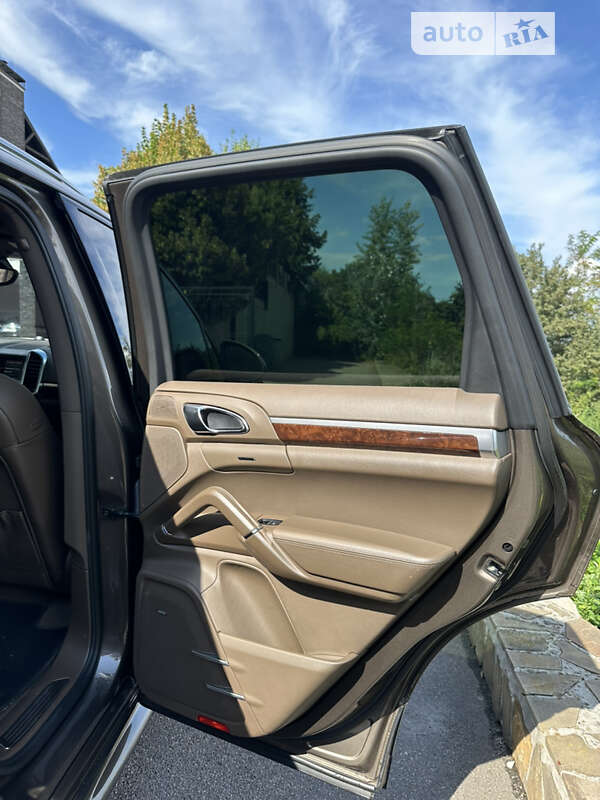 Внедорожник / Кроссовер Porsche Cayenne 2011 в Киеве