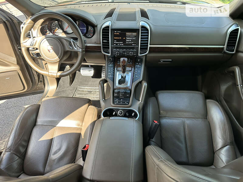 Внедорожник / Кроссовер Porsche Cayenne 2011 в Киеве