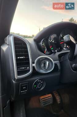 Внедорожник / Кроссовер Porsche Cayenne 2011 в 