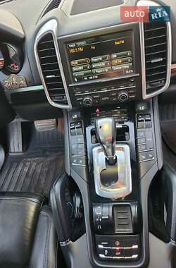 Внедорожник / Кроссовер Porsche Cayenne 2011 в 