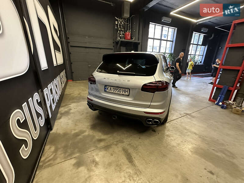 Внедорожник / Кроссовер Porsche Cayenne 2015 в Киеве фото 8 Внедорожник / Кроссовер Porsche Cayenne 2015 в Киеве