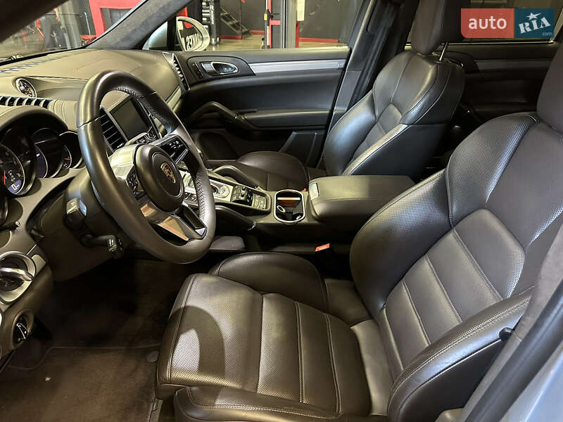 Внедорожник / Кроссовер Porsche Cayenne 2015 в Киеве фото 29 Внедорожник / Кроссовер Porsche Cayenne 2015 в Киеве