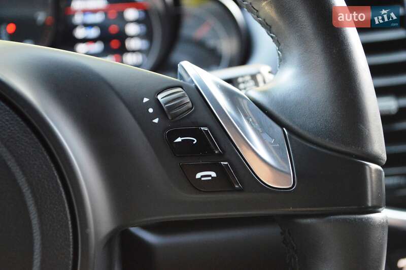 Позашляховик / Кросовер Porsche Cayenne 2013 в Одесі