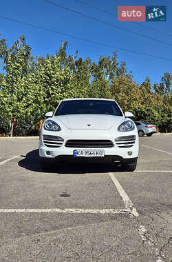 Внедорожник / Кроссовер Porsche Cayenne 2012 в 