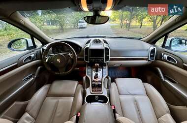 Позашляховик / Кросовер Porsche Cayenne 2011 в 