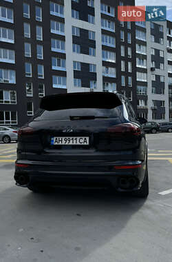 Внедорожник / Кроссовер Porsche Cayenne 2016 в 