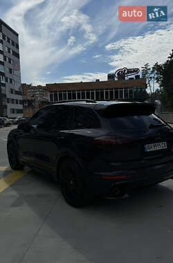 Внедорожник / Кроссовер Porsche Cayenne 2016 в 