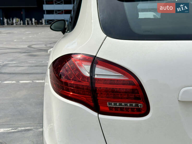 Позашляховик / Кросовер Porsche Cayenne 2010 в Києві