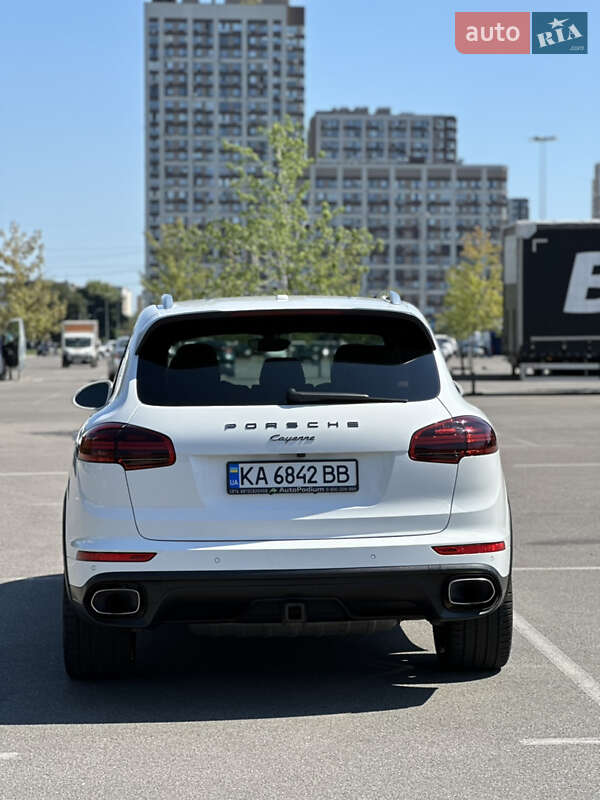 Внедорожник / Кроссовер Porsche Cayenne 2016 в Киеве