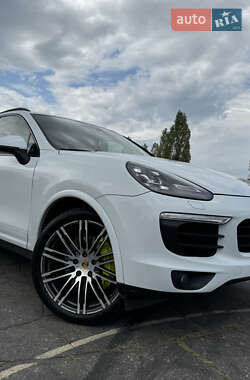 Внедорожник / Кроссовер Porsche Cayenne 2017 в 