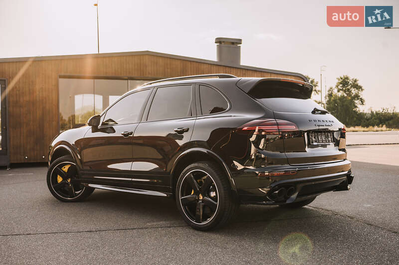 Внедорожник / Кроссовер Porsche Cayenne 2015 в Киеве