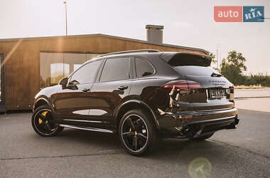 Внедорожник / Кроссовер Porsche Cayenne 2015 в 