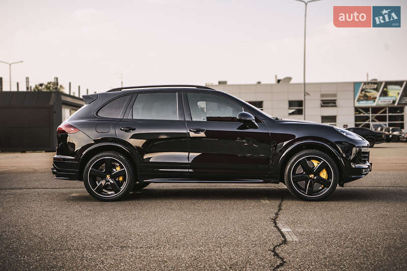 Внедорожник / Кроссовер Porsche Cayenne 2015 в Киеве