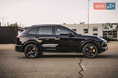 Внедорожник / Кроссовер Porsche Cayenne 2015 в 