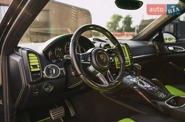 Внедорожник / Кроссовер Porsche Cayenne 2015 в 