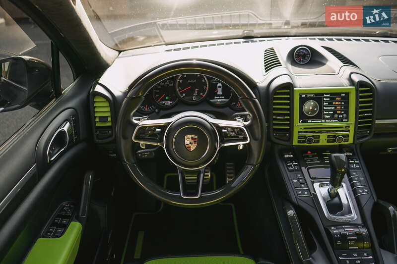 Внедорожник / Кроссовер Porsche Cayenne 2015 в Киеве