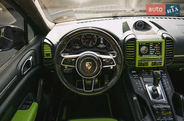 Внедорожник / Кроссовер Porsche Cayenne 2015 в 