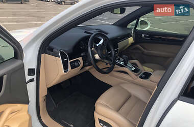 Внедорожник / Кроссовер Porsche Cayenne 2019 в 