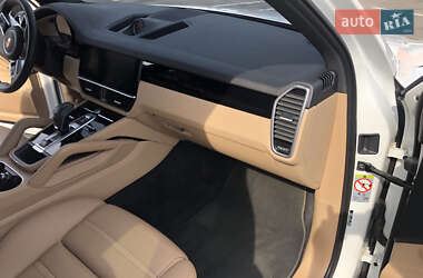 Внедорожник / Кроссовер Porsche Cayenne 2019 в 