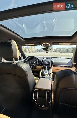 Внедорожник / Кроссовер Porsche Cayenne 2017 в 